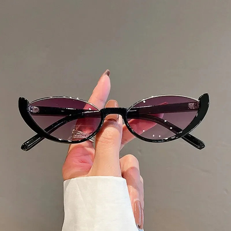 Women's flat sunglasses different colors