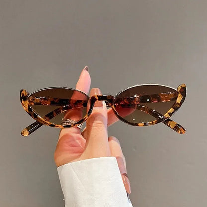 Women's flat sunglasses different colors