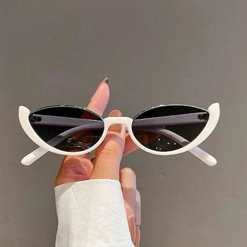 Women's flat sunglasses different colors